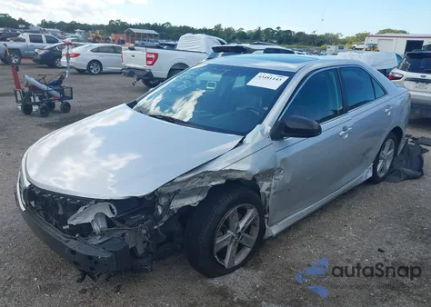 2014 Toyota Camry Se z USA, uszkodzony, nr VIN 4T1BF1FK5EU856041